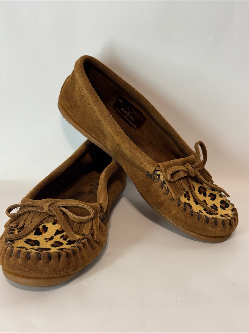 Minnetonka Leopard Kilty Suede Moccasins - Women’s Size 8 (Style 343F)